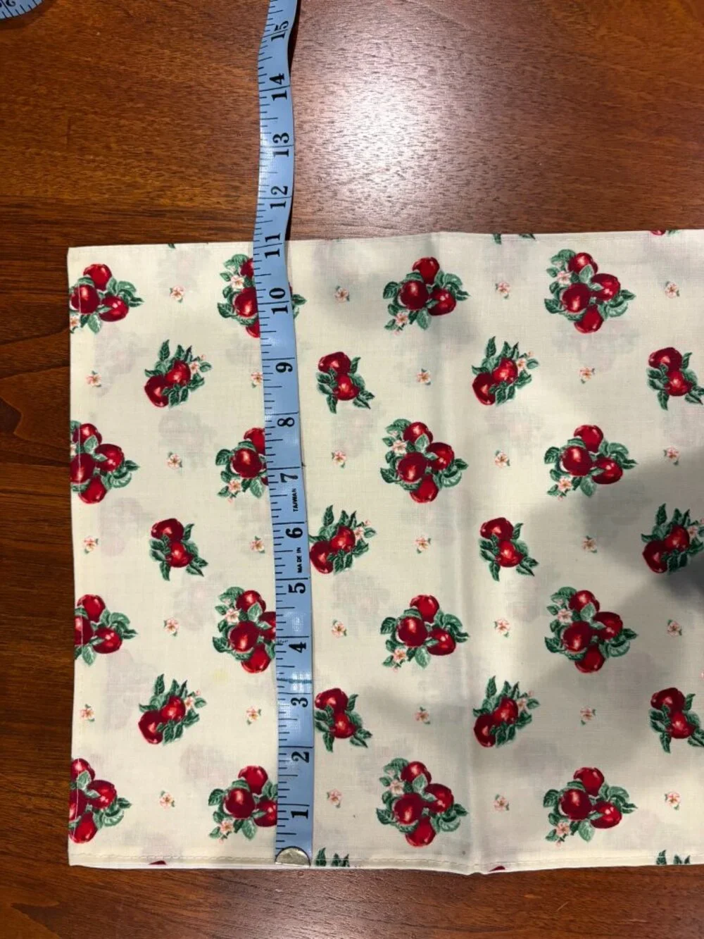 Apple table runner and 4 cloth napkins, Homemade